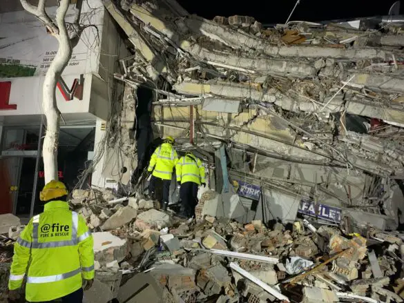 Einsatz im Erdbebengebiet: Helfer der Organisation @fire konnten eine Mutter und ihre Tochter befreien. / Fot: Sebastian Baum