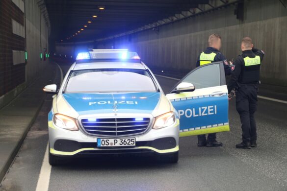 Streifenwagen der Polizei – Zentraler Verkehrsdienst / Autobahnpolizei Streifenwagen der Polizei