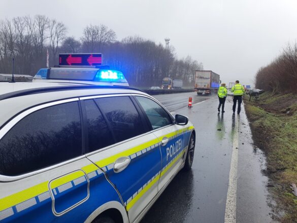 Streifenwagen sichert Unfallstelle ab