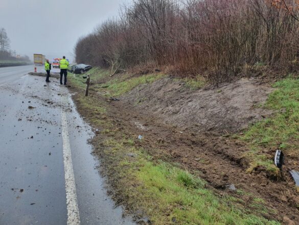 Unfallspuren an Böschung