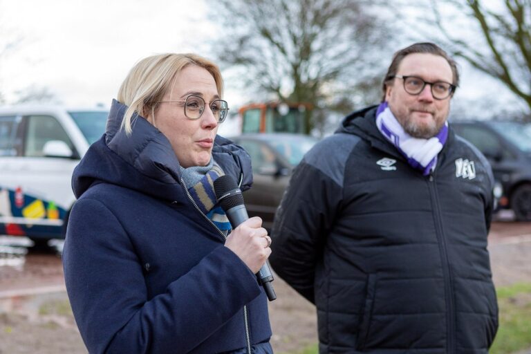 Oberbürgermeisterin Katharina Pötter und VfL-Geschäftsführer Dr. Michael Welling / Foto: Reinhard