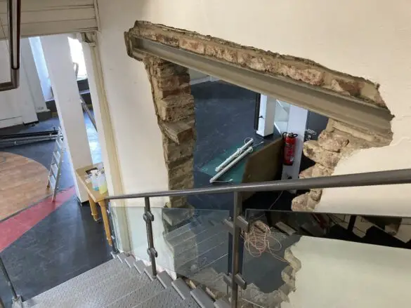 Die ansonsten vollen Wände sind leergeräumt. / Foto: Schulte Prelle-Umzug auf der Zielgeraden: Neueröffnung am 3. März in der Krahnstraße 6