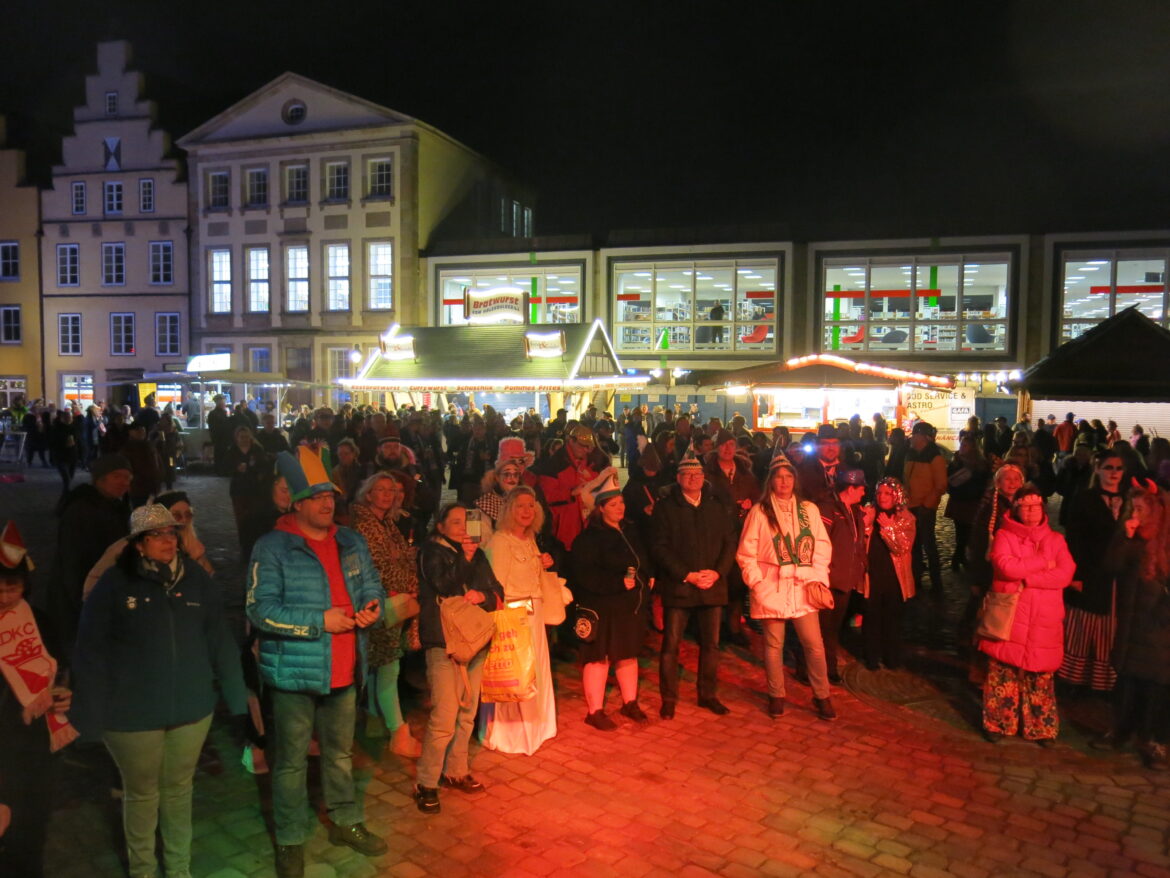 Die Weiberfastnachtsparty auf dem Rathausplatz 2023