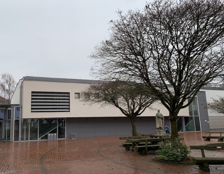 Sporthalle Gymnasium Carolinum / Foto: Guss