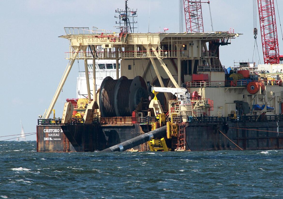 Pipeline-Verlegeschiff