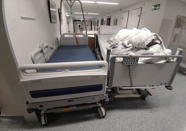 Bett im Krankenhaus / dts