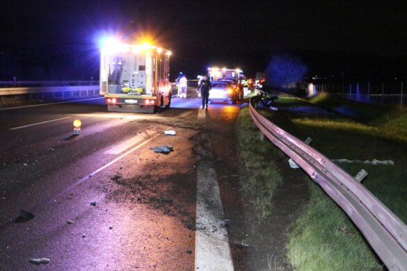 Drei Menschen bei Kollision auf der Autobahn A33 verletzt