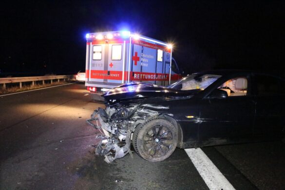 Drei Menschen bei Kollision auf der Autobahn A33 verletzt