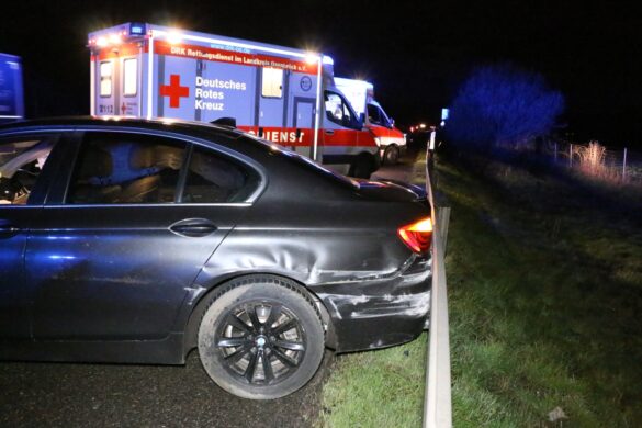 Drei Menschen bei Kollision auf der Autobahn A33 verletzt