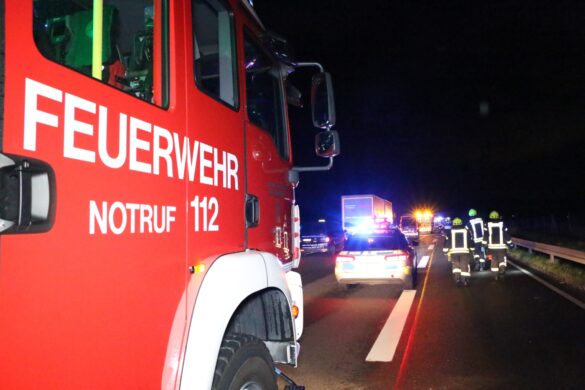 Drei Menschen bei Kollision auf der Autobahn A33 verletzt