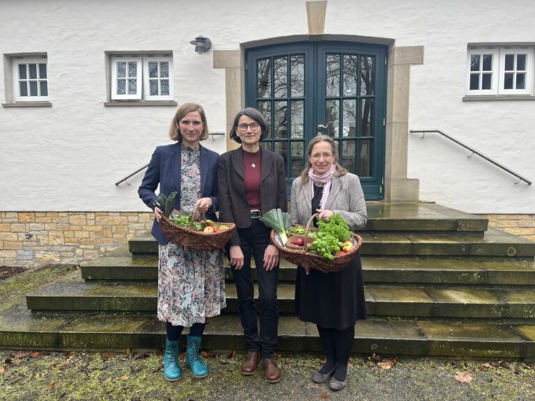 Prof. Dr. Melanie SPeck (links), Prof. Dr. Straka und Prof. Dr. Bornkessel. / Foto: Hirsch