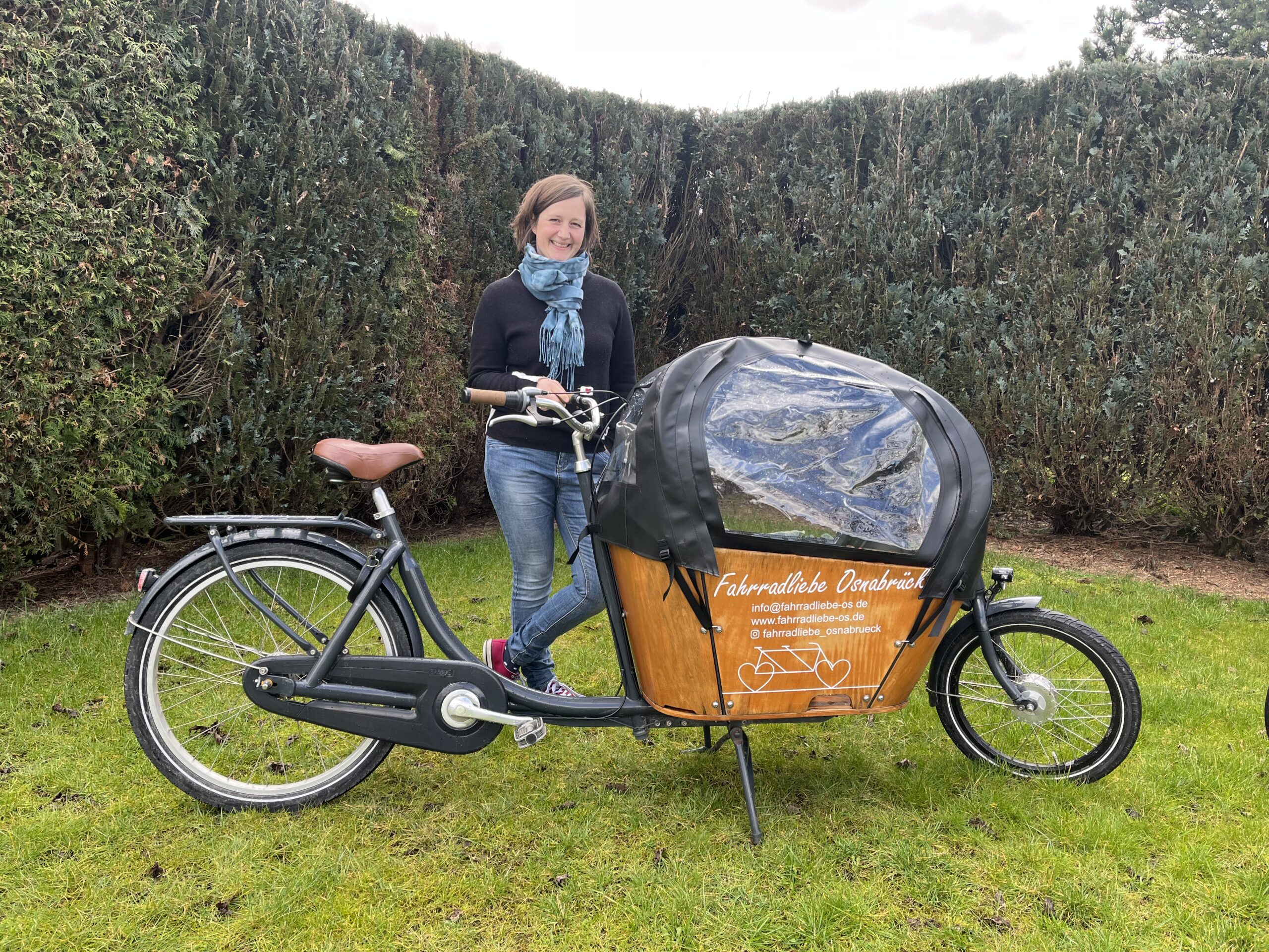 Imke ist begeisterte Fahrradfahrerin und Oldtimer-Fan. / Foto: Hirsch