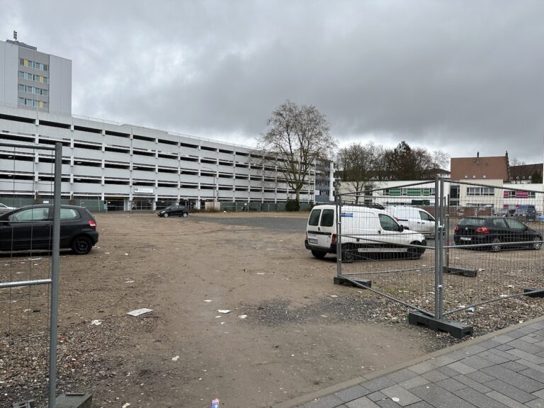 Noch ist viel Platz wo einst ein Kaufhaus war