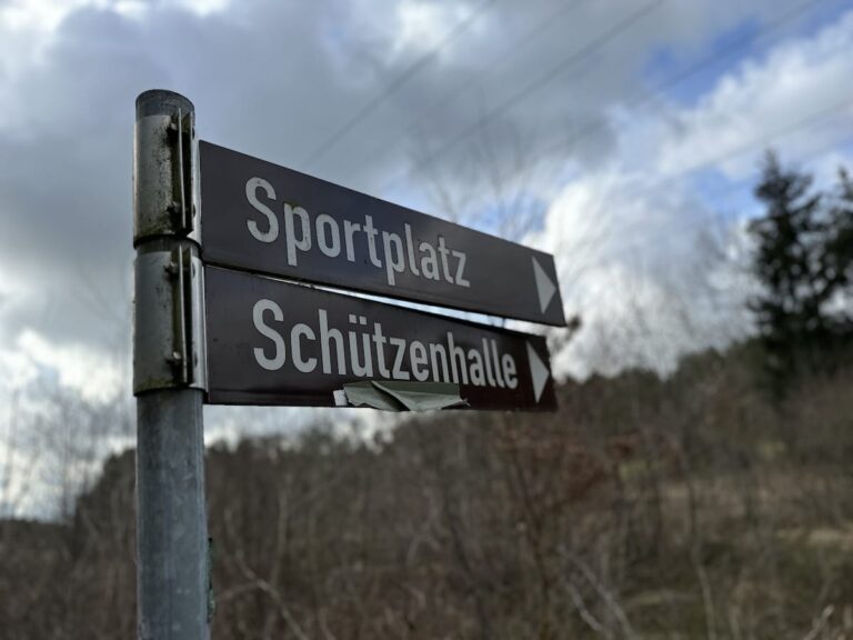Zufahrt zu Sportplatz und Schützenhalle in Bramsche Pente. / Foto: Pohlmann