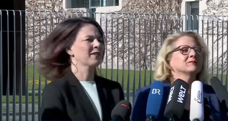 Annalena Baerbock (Grüne) und Svenja Schulze (SPD)