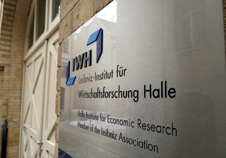 Forscher weisen Kritik in Debatte über geplante Chipfabrik zurück