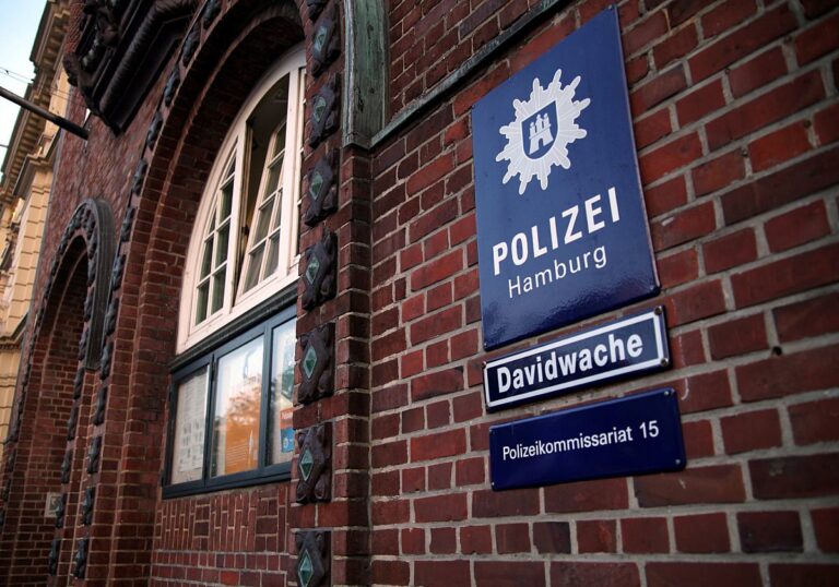 Polizei Hamburg räumt weniger Kontrollen von Waffenbesitzern ein