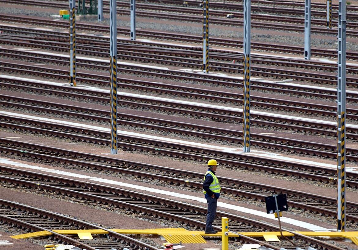 Mehrheit will lieber Schienennetz als Straßenausbau fördern