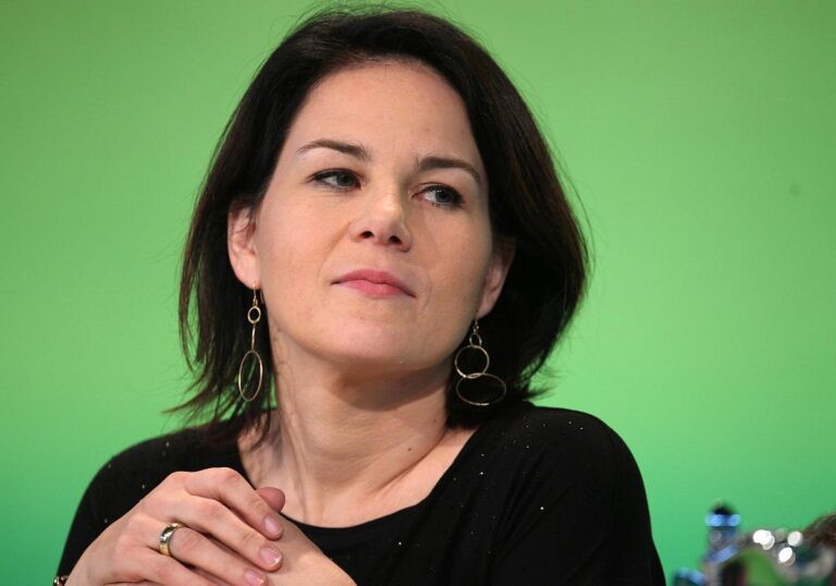 Baerbock verteidigt langsames Tempo bei Sanktionen