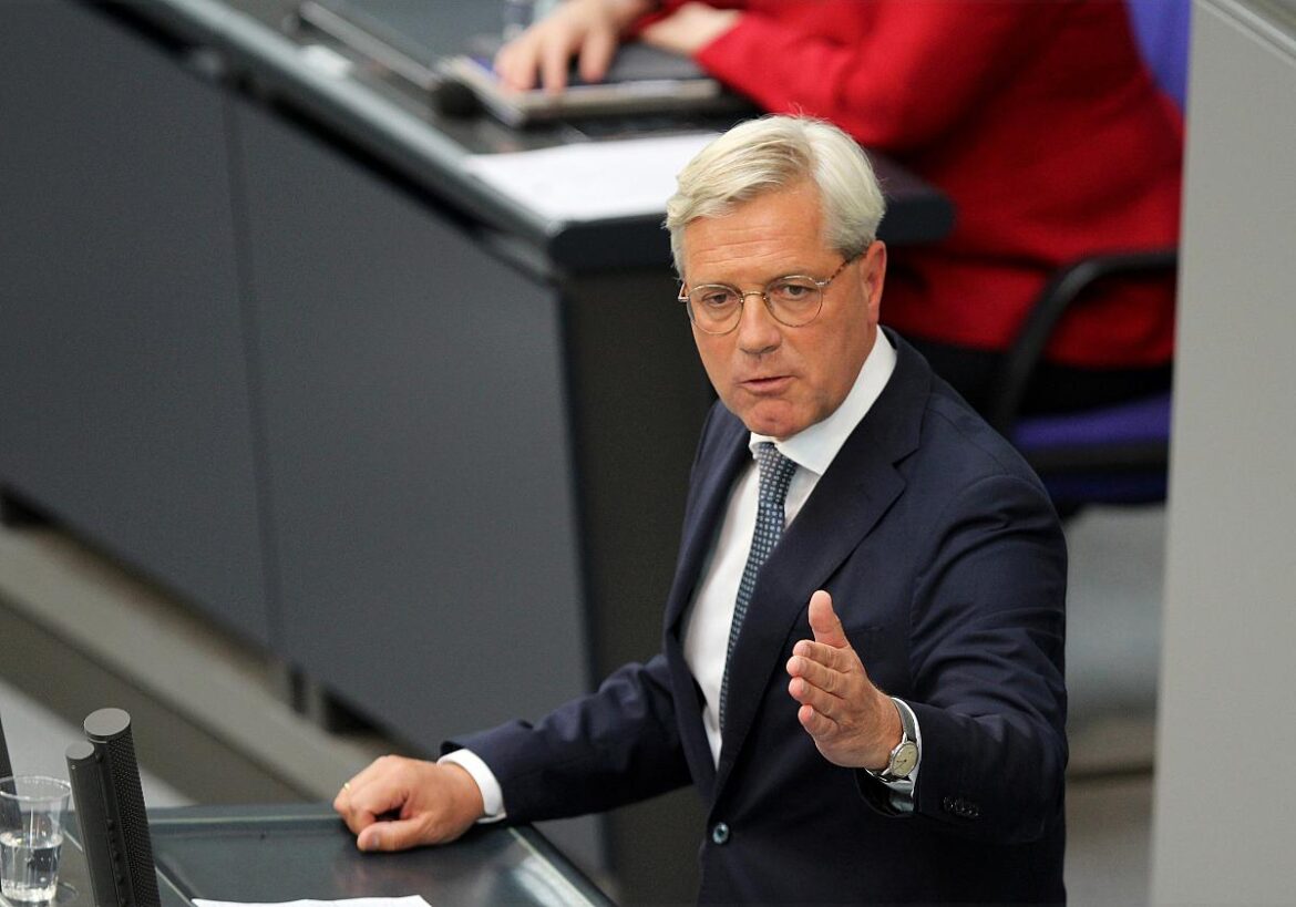 Röttgen für mehr Humor im Bundestag