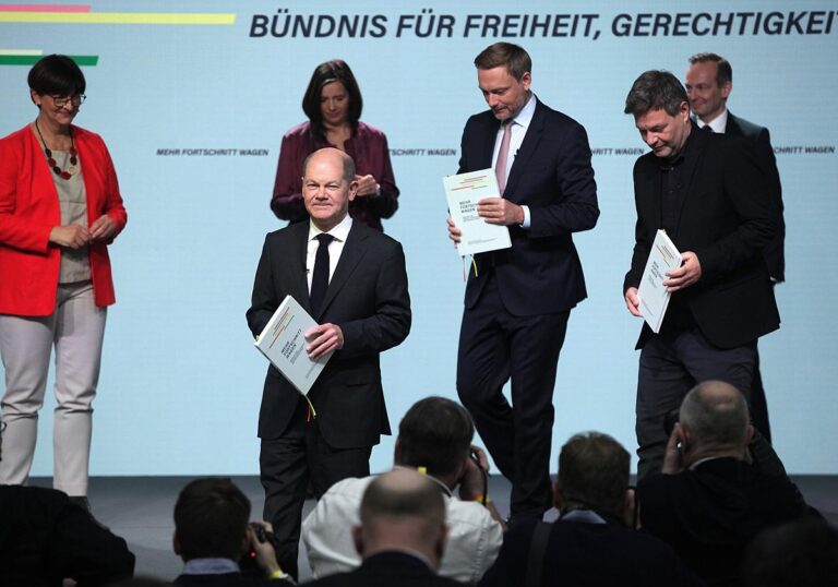 SPD ruft Koalitionsspitzen zu Kompromissbereitschaft auf