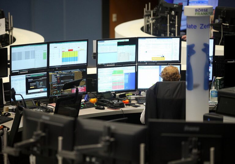 Dax schiebt sich bis zum Mittag ins Plus – Banken weiter im Fokus