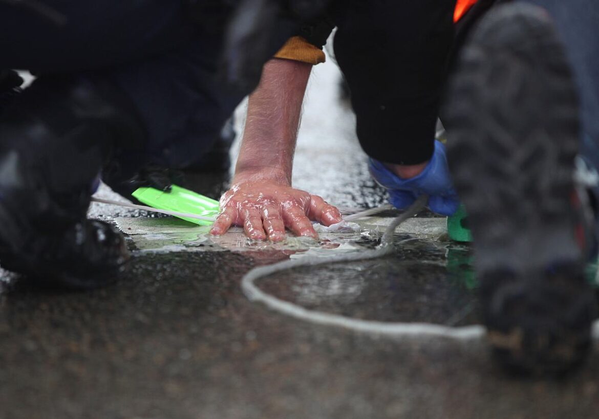 Umfrage: Bundesbürgern gehen Straßenblockaden zu weit