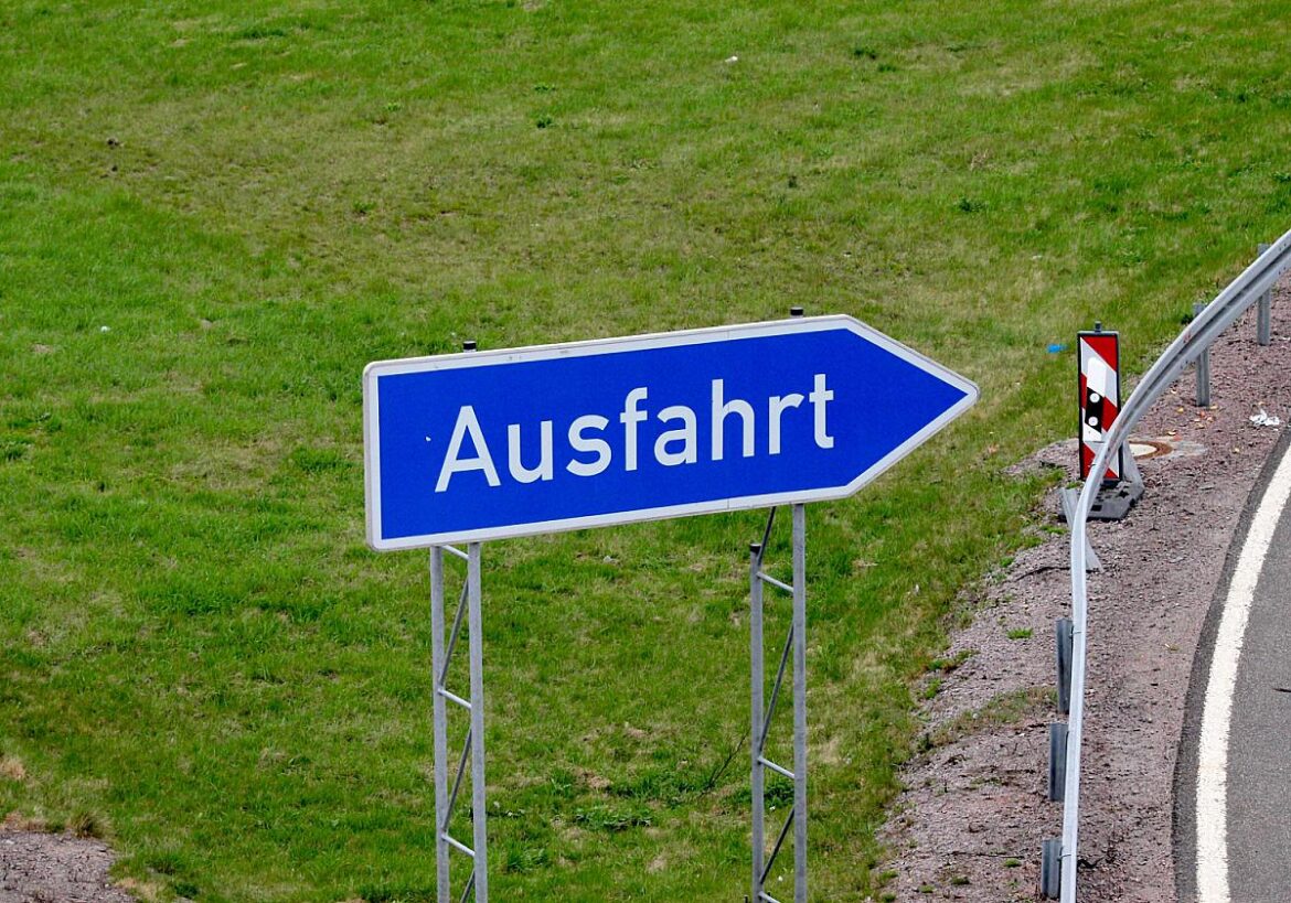 Autobahnausfahrt (Symbolbild)