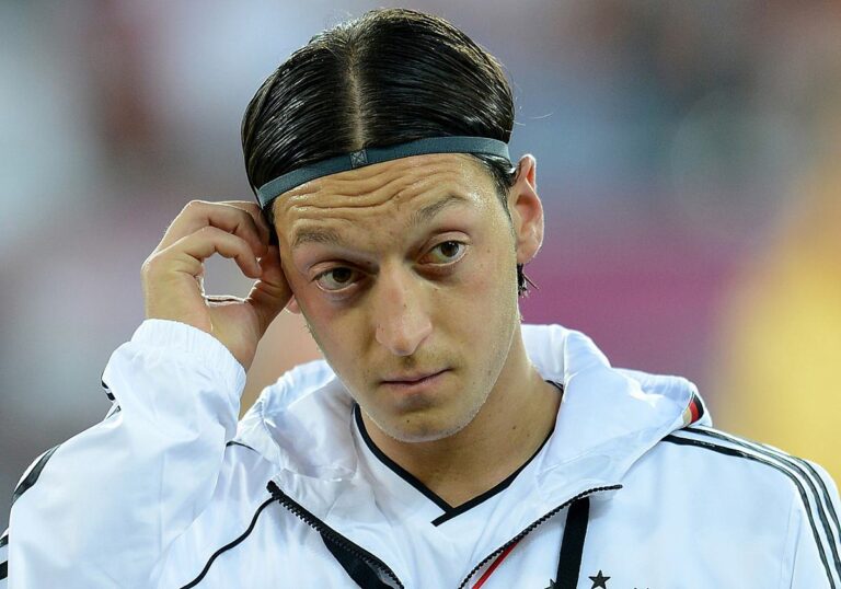 Ex-Nationalspieler Mesut Özil hört auf