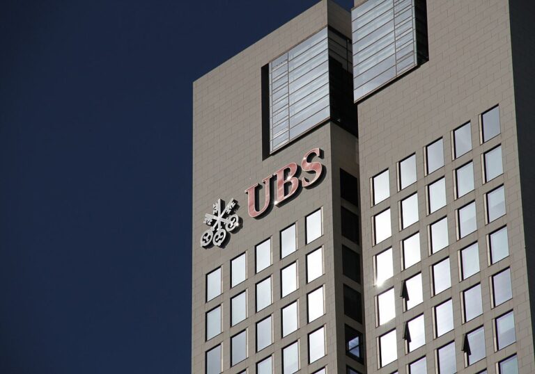 Bericht: UBS macht Übernahmeangebot für Credit Suisse