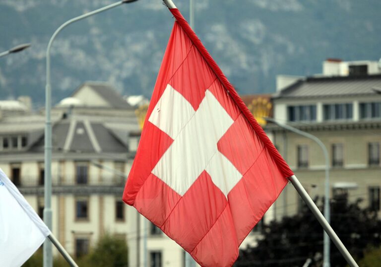 Ökonom Hellwig warnt vor Bankenfusion in der Schweiz