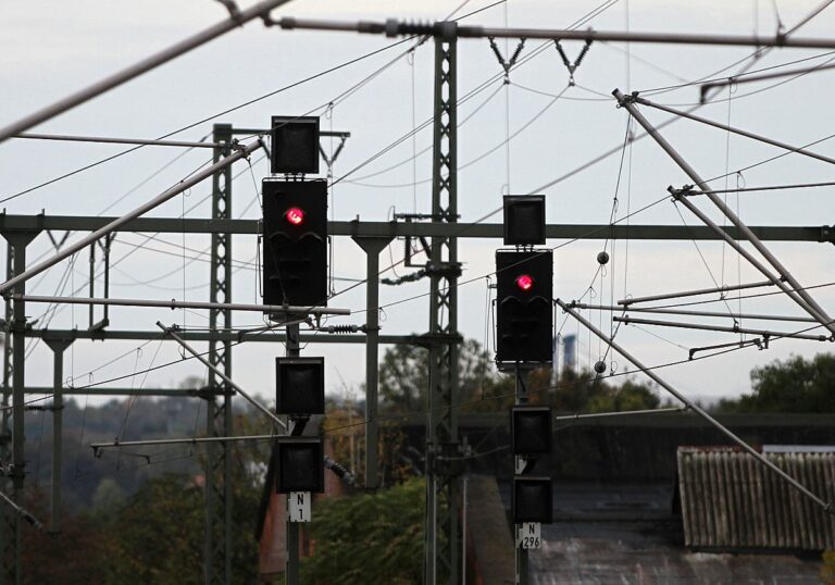 Streik: Deutsche Bahn stellt am Montag gesamten Fernverkehr ein