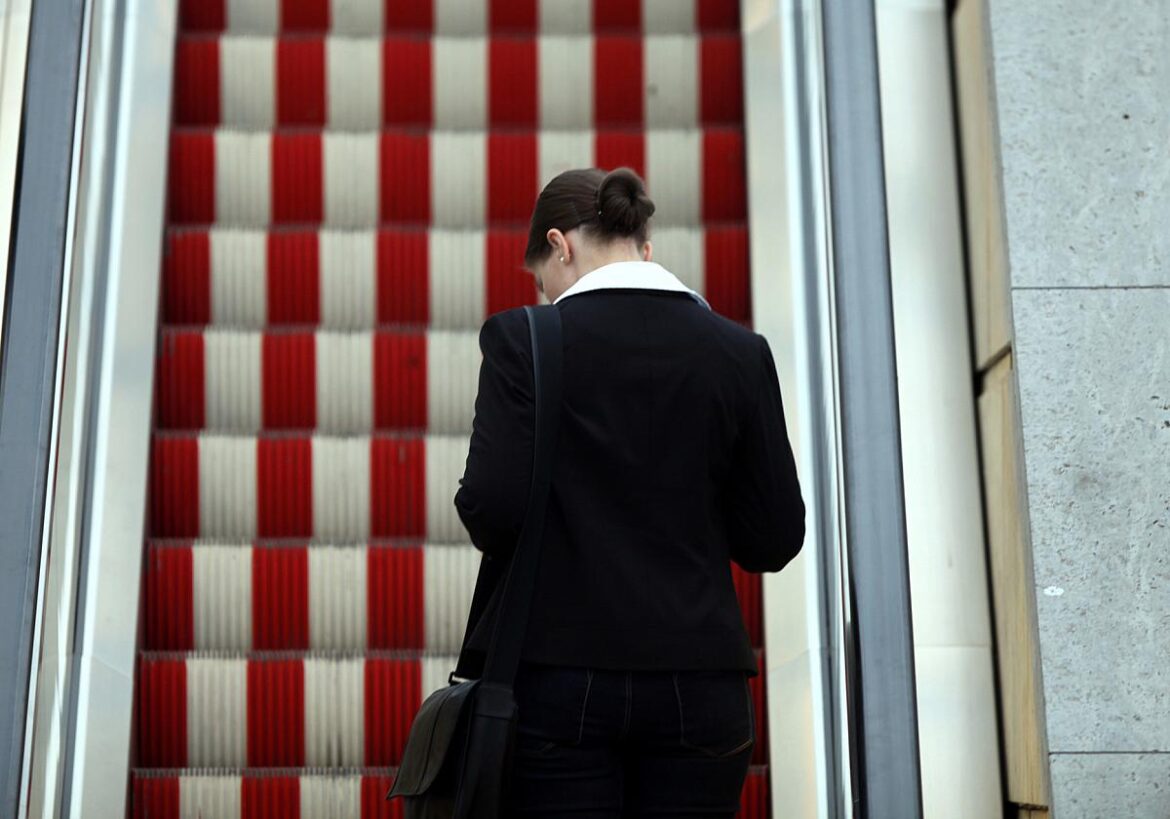 Umfrage: Firmen suchen im Schnitt vier Monate nach Fachkräften