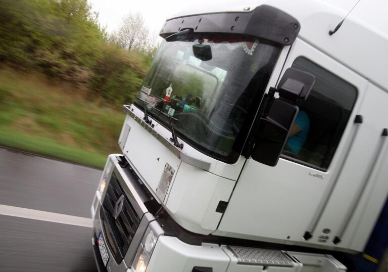 Vor Streik: Sonntag kein Lkw-Fahrverbot – Nachtflüge erlaubt