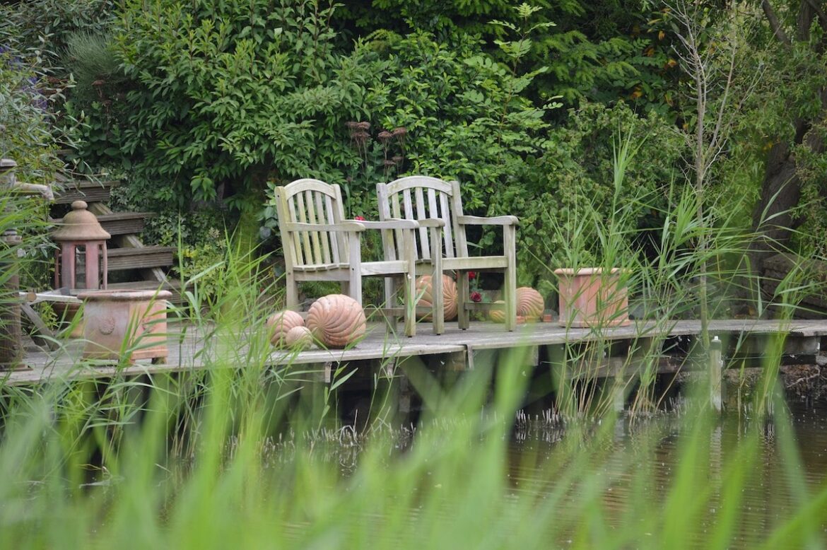 Gartenmöbel aus Holz: Tipps zur Auswahl, Pflege und Haltbarkeit