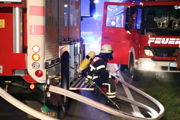 Stall mit Tieren in Flammen, Bundesstraße in Alfhausen gesperrt