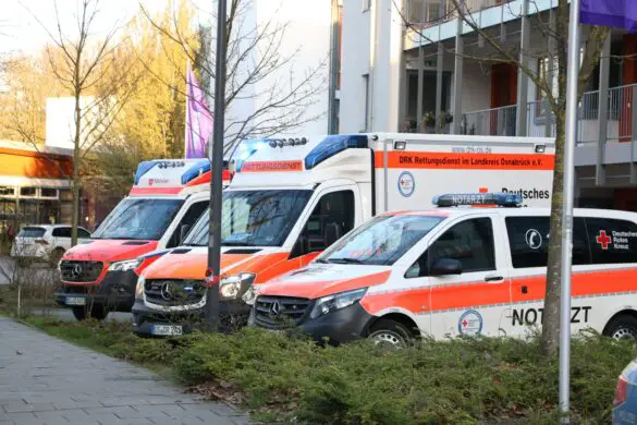 Feuerwehr rettet mehrere Menschen bei Brand in Mehrfamilienhaus im Schinkel