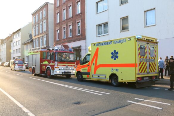 Feuerwehr rettet mehrere Menschen bei Brand in Mehrfamilienhaus im Schinkel
