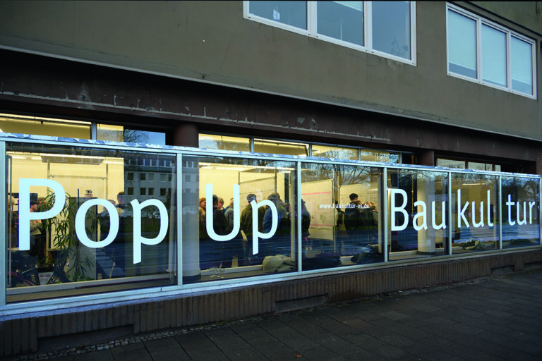 Das Pop Up Baukultur nutzt Räumlichkeiten am Berliner Platz / Foto: Hermann Pentermann