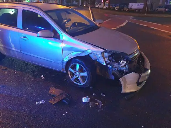 Autos stoßen an Kreuzung auf Hannoverscher Straße zusammen