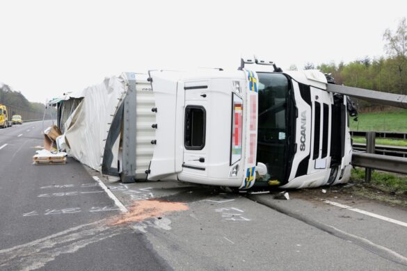 Lkw umgekippt: A1 zwischen Osnabrück-Nord und Osnabrück-Hafen voll gesperrt