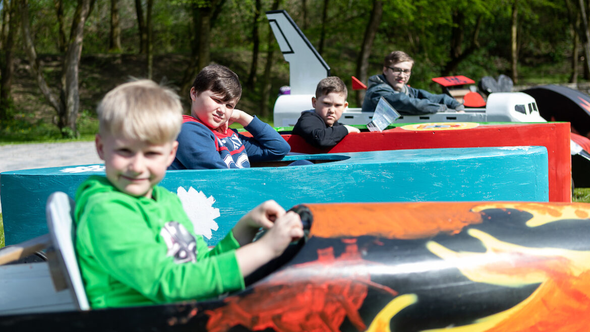 In bunten Wagen gehen die Kinder am 18. Mai an den Start. / Foto: Dieter Reinhard