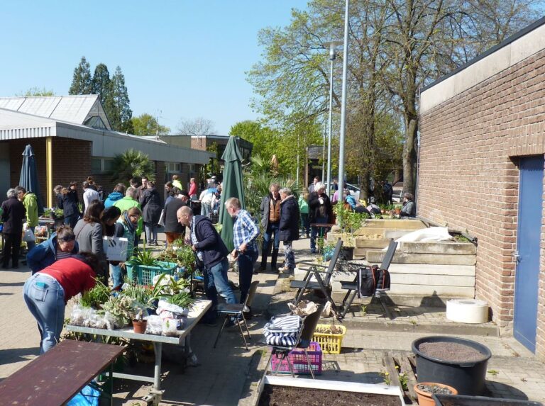 Auch im vergangenen Jahr lockte der Pflanzenmarkt zahlreiche Pflanzenliebhaber in den Botanischen Garten. / Foto: Botanischer Garten