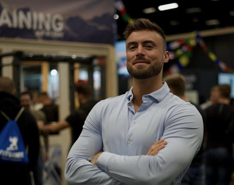 Auf Isntagram verkündete der einstige Bachelor seine Teilnahme am Iron Summit. / Foto: Niko Griesert (Screenshot Instagram)