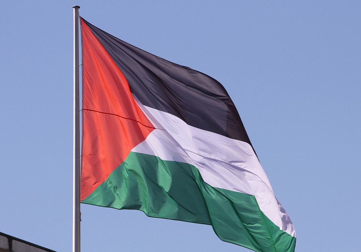 Nach Anti-Israel-Parolen: Parteien für Prüfung eines PFLP-Verbots