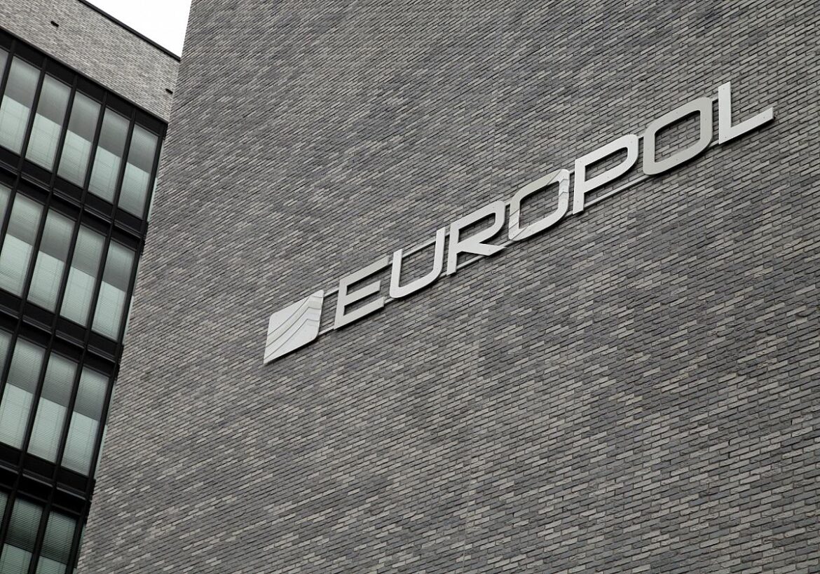 Europol geht gegen vermeintliche Anlageplattform vor