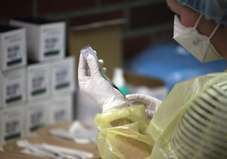 Ersatzkassen fordern “unbürokratische Lösung” für Coronaimpfungen