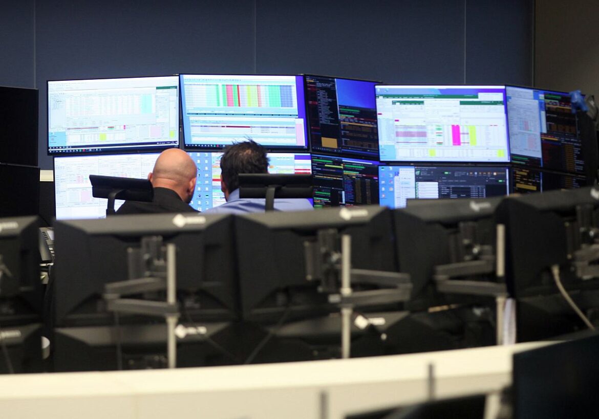 Dax startet kaum verändert – Ölpreis im Fokus