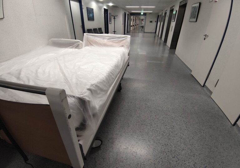 Bett im Krankenhaus