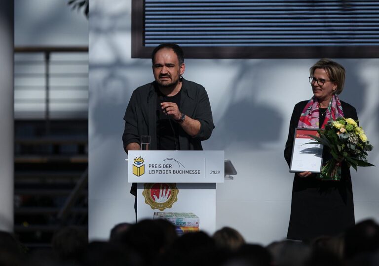 Dinçer Güçyeter gewinnt Preis der Leipziger Buchmesse